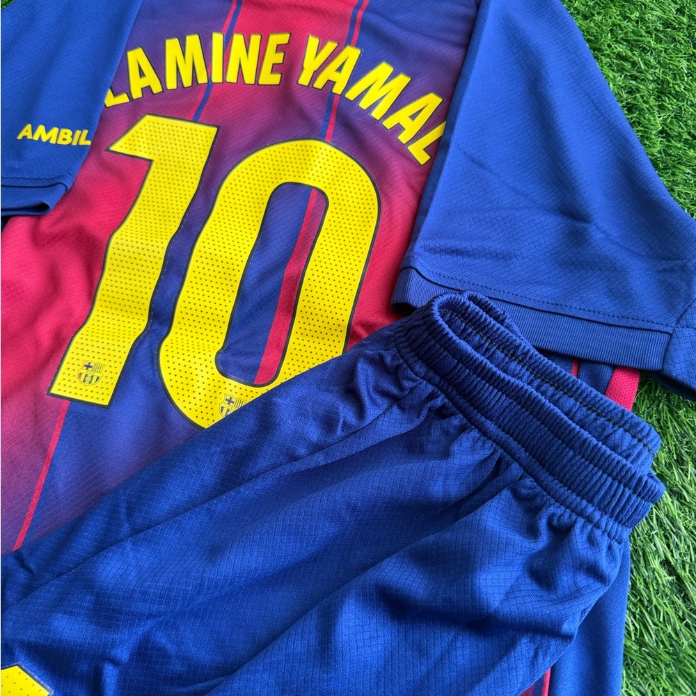 Lamine Yamal Barcelona jersey kids set - Picture 3 of 3